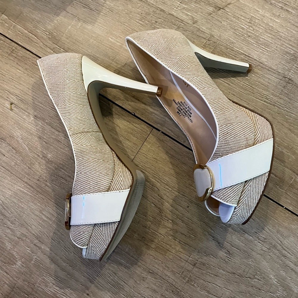 NIB Nine West Catchmeo Tan and White Peep Toe stiletto heels 7.5 - Picture 9 of 16